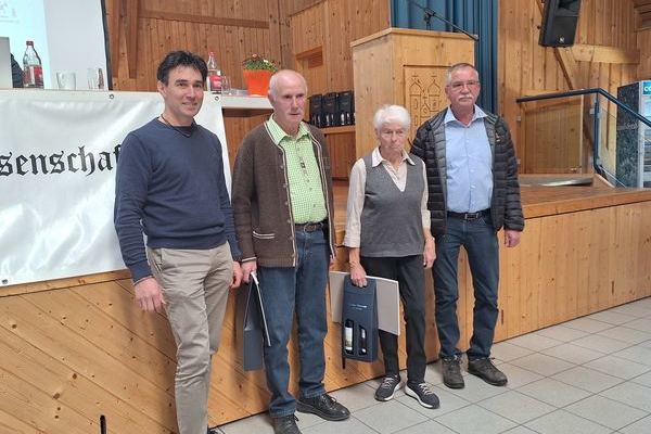 Franz Wirbel und Brbel Rombach erhielten aufgrund ihres runden Geburtstages ein Prsent