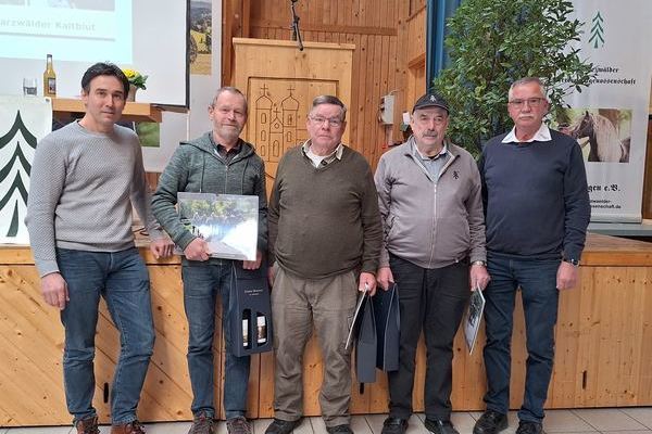 Ehrung runde Geburtstage von links 2. Vors. Markus Becherer, Alfred Kammerer, Paul Schludecker, Stefan Kammerer, 1. Vors. Helmut Faller 