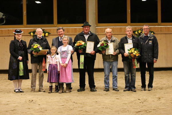 Züchterehrung auf Grund ihrer Verdienste um den Erhalt der Schwarzwälder Kaltblutzucht: Wolf Brodauf, Hans Mickley (Süddeutsches Kaltblut), Hermann Becherer, Augustin Allgaier (vertreten vom Sohn) (A.Schwär)