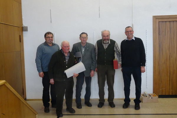 die Ehrung auf Grund runder Geburtstage (es fehlt auf dem Foto Bernard Krantz) von links: Willi Kuri, Philipp Kern (80), Ernst Bühler (80), Willi Stoll (70), Helmut Faller