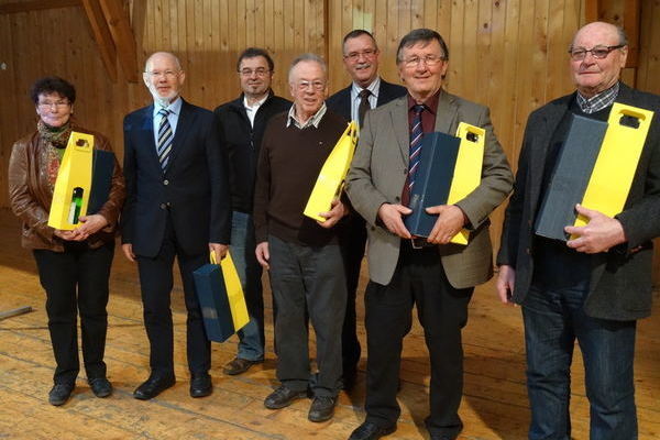 Ehrung: Lisa Kaufmann, Wolf Brodauf, 2. Vorsitzender Willi Kuri, Albert Walter, 1. Vorsitzender Helmut Faller, Karlheinz Eckerlin, Josef Schill